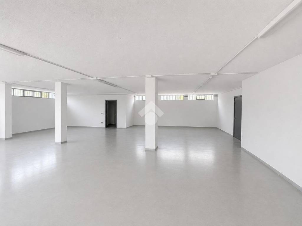locale commerciale in vendita a Trescore Balneario
