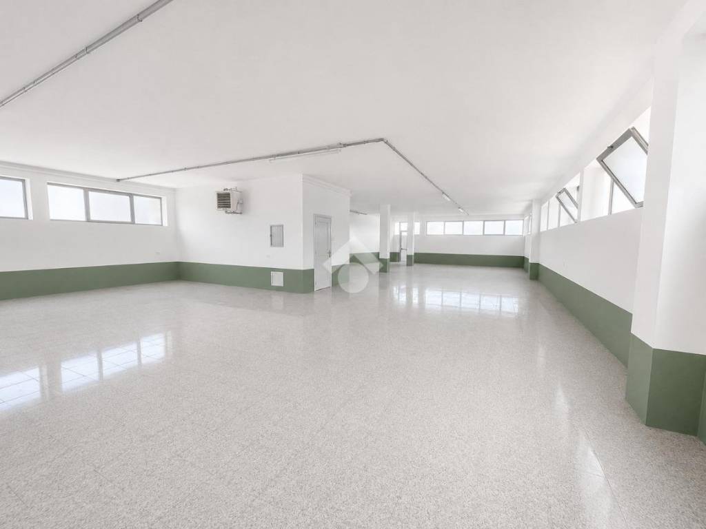locale commerciale in vendita a Trescore Balneario