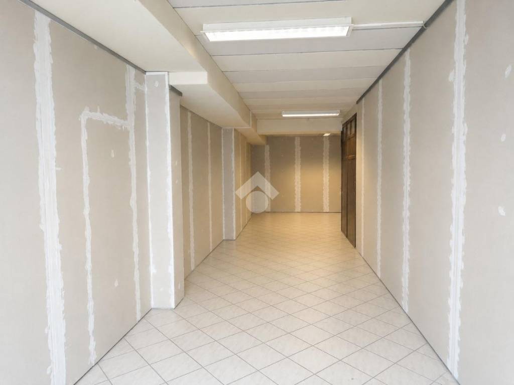 locale commerciale in vendita a Trescore Balneario