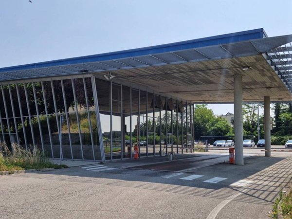 locale commerciale in vendita a Treviglio
