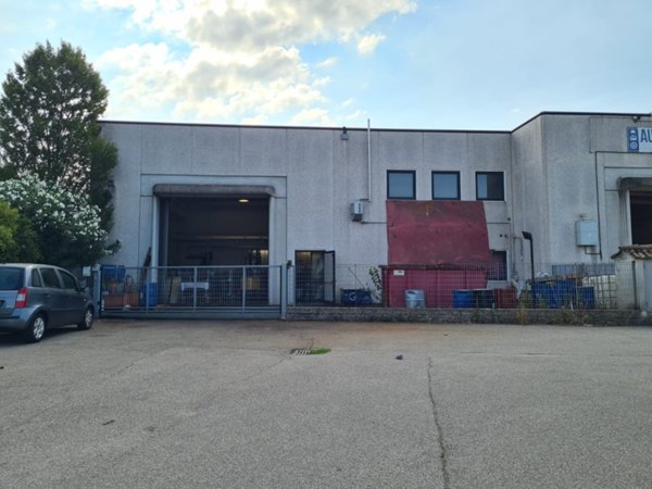 capannone in vendita a Treviglio