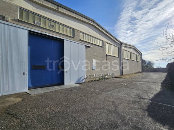 locale commerciale in vendita a Treviglio