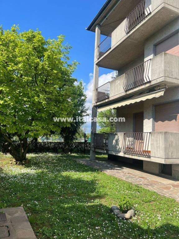 appartamento in vendita a Treviglio in zona Castel Cerreto