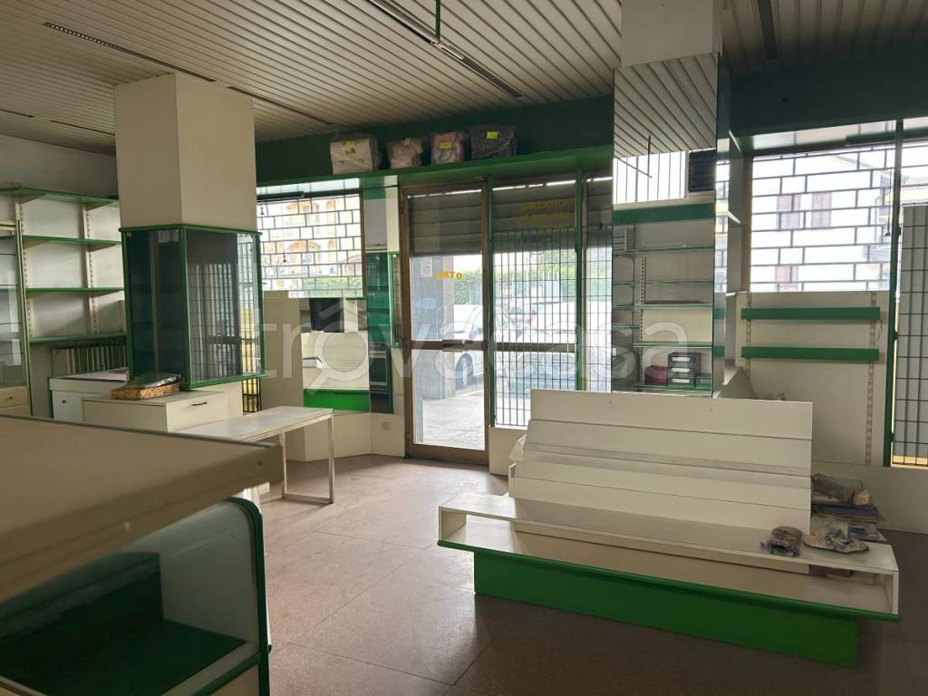 negozio in vendita a Treviglio