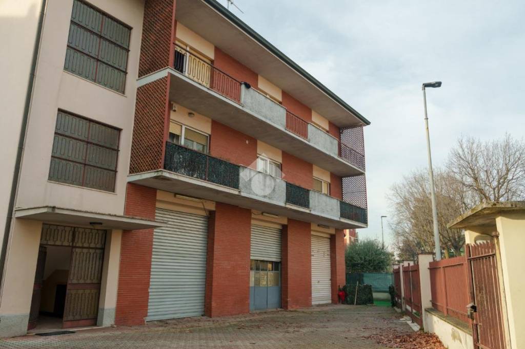 locale di sgombero in vendita a Treviglio