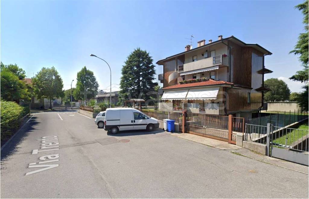 locale commerciale in vendita a Treviglio