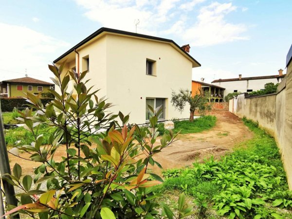 casa indipendente in vendita a Treviglio