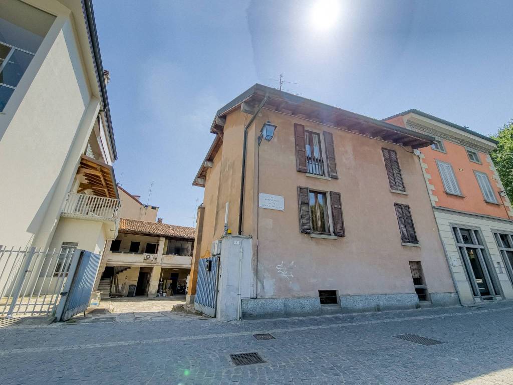 intera palazzina in vendita a Treviglio