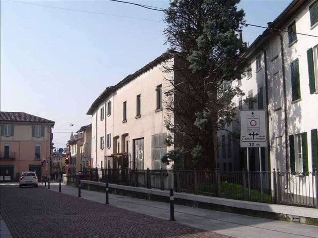 intera palazzina in vendita a Treviglio