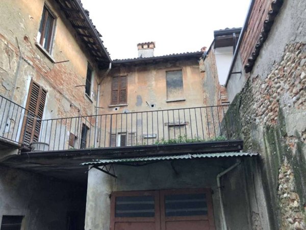 locale commerciale in vendita a Treviglio