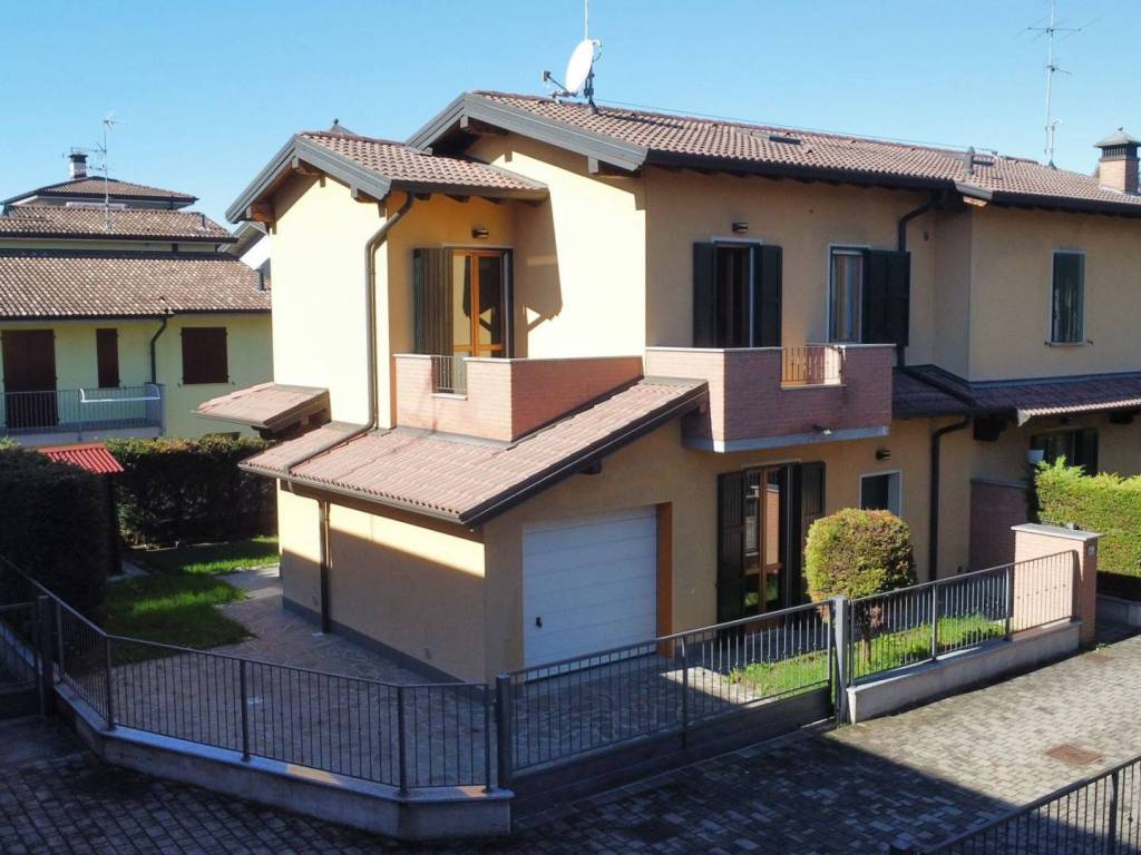 casa indipendente in vendita a Treviglio