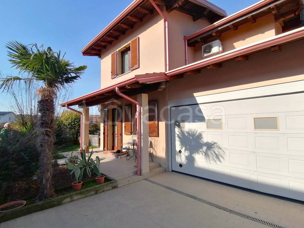 casa indipendente in vendita a Treviglio