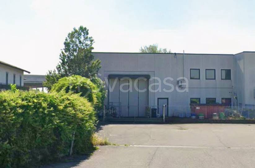 locale commerciale in vendita a Treviglio