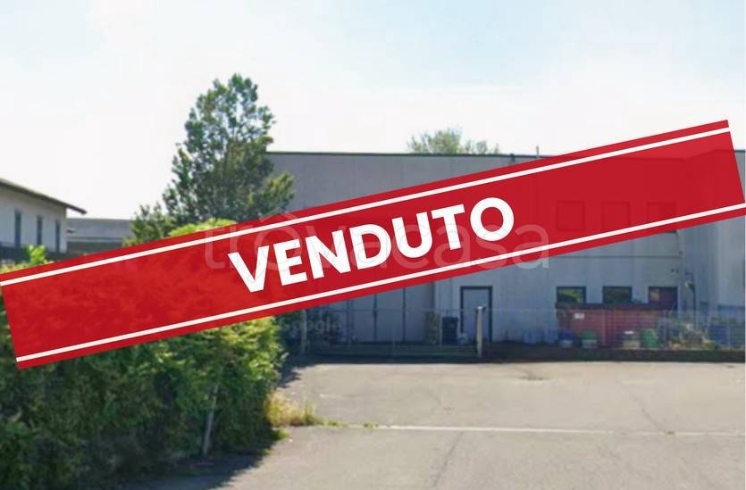 locale commerciale in vendita a Treviglio