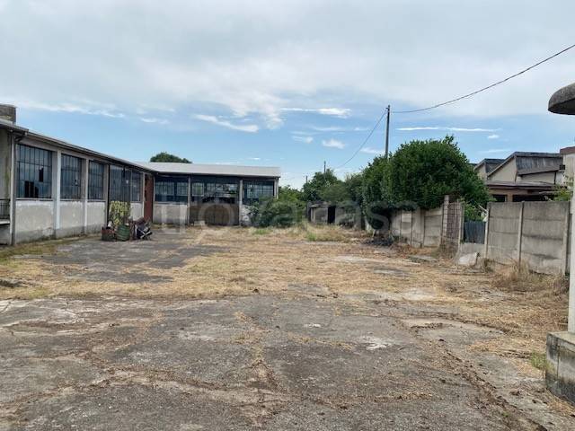 locale commerciale in vendita a Treviglio