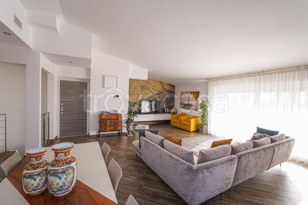 appartamento in vendita a Treviglio in zona Geromina