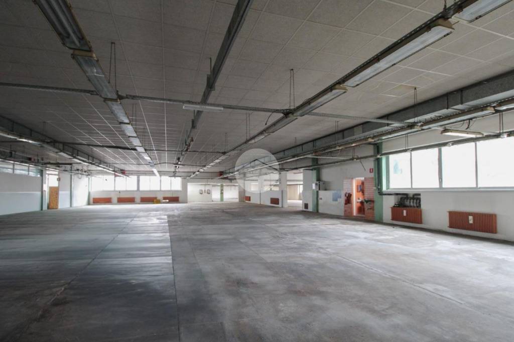 locale commerciale in vendita a Treviglio