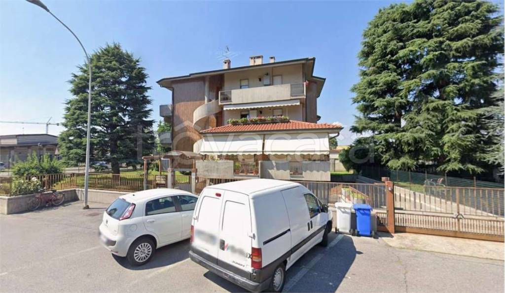 locale commerciale in vendita a Treviglio