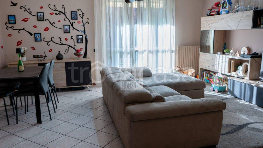 appartamento in vendita a Treviglio in zona Geromina