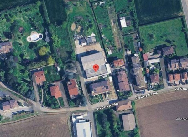 locale commerciale in vendita a Treviglio