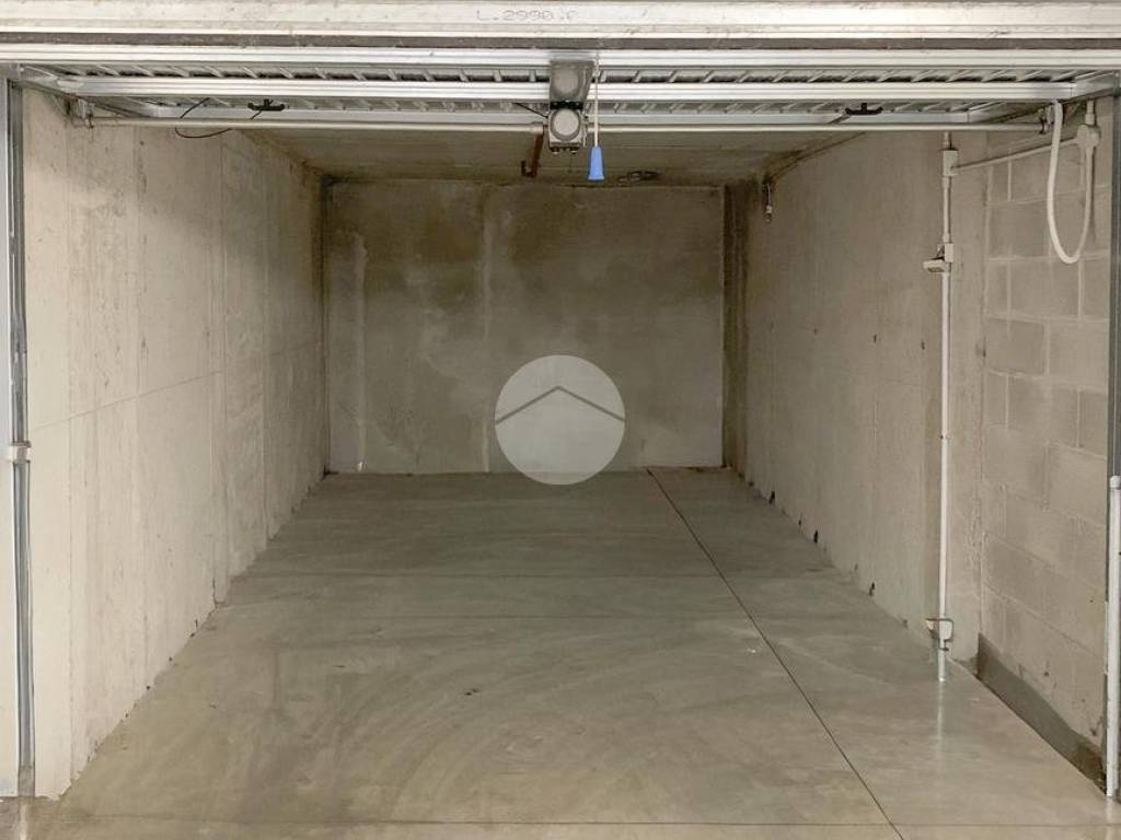 locale commerciale in vendita a Treviglio