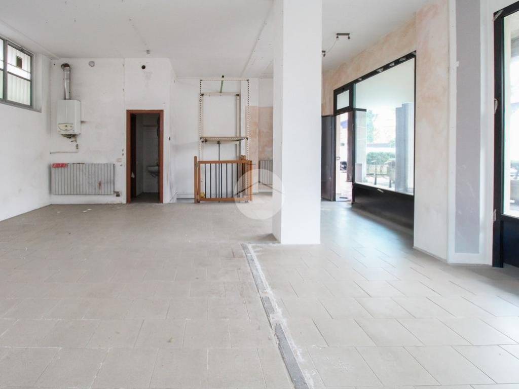 negozio in vendita a Treviglio