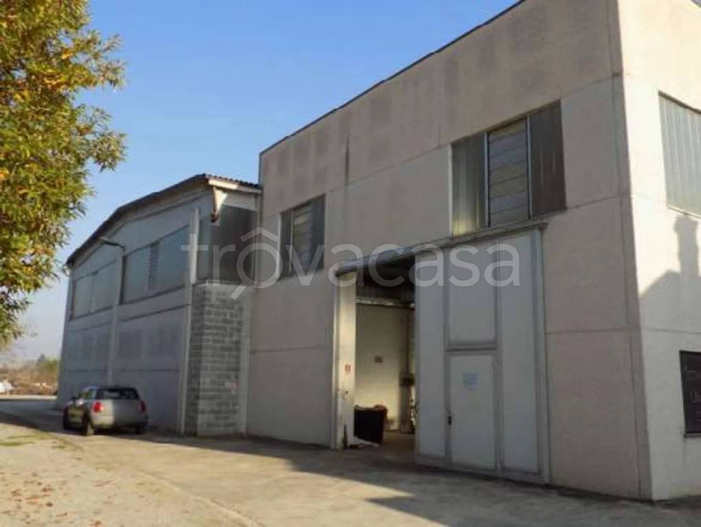 locale commerciale in vendita a Treviglio