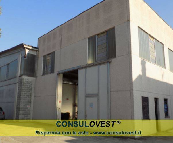 locale commerciale in vendita a Treviglio