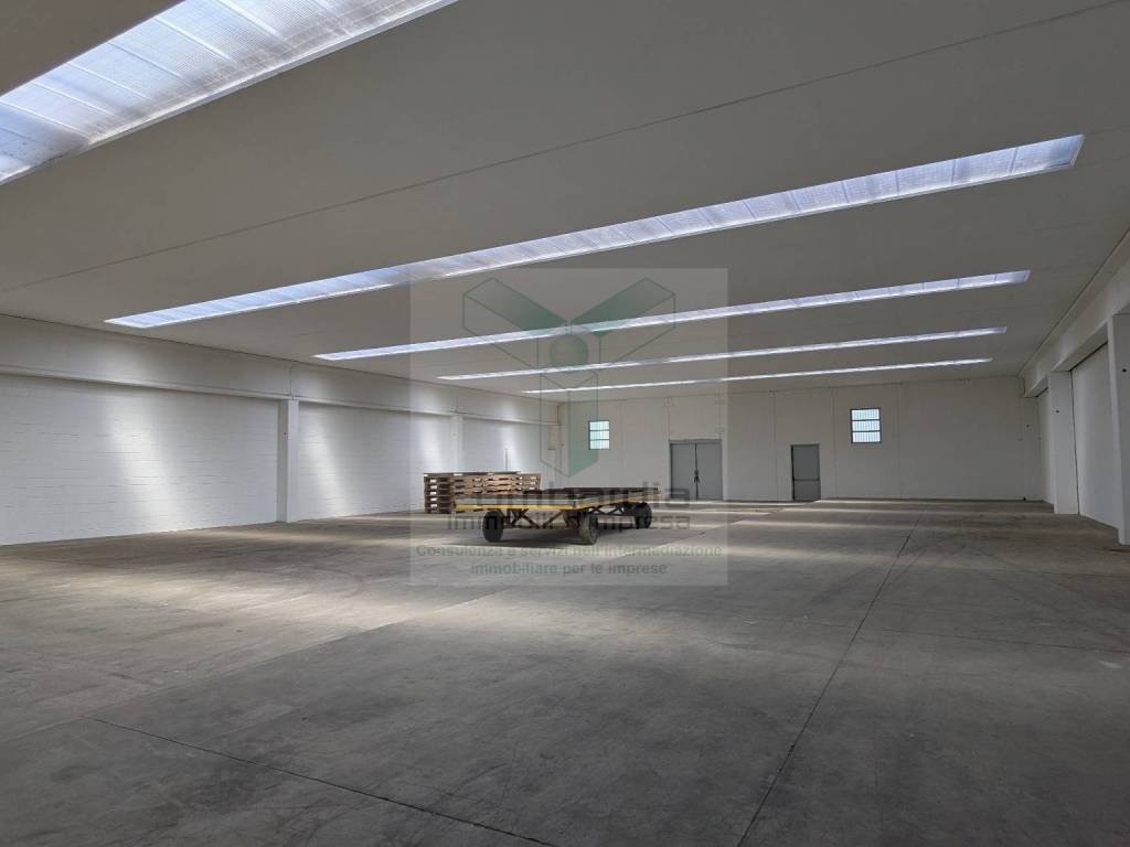 locale commerciale in vendita a Treviglio