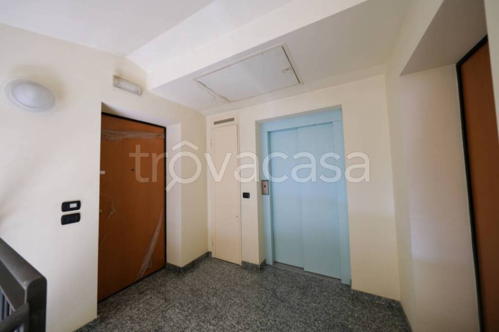 locale commerciale in vendita a Treviglio