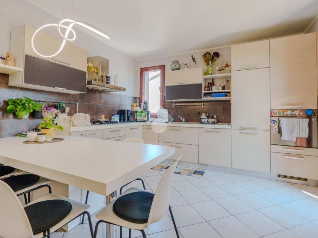 appartamento in vendita a Treviglio in zona Geromina