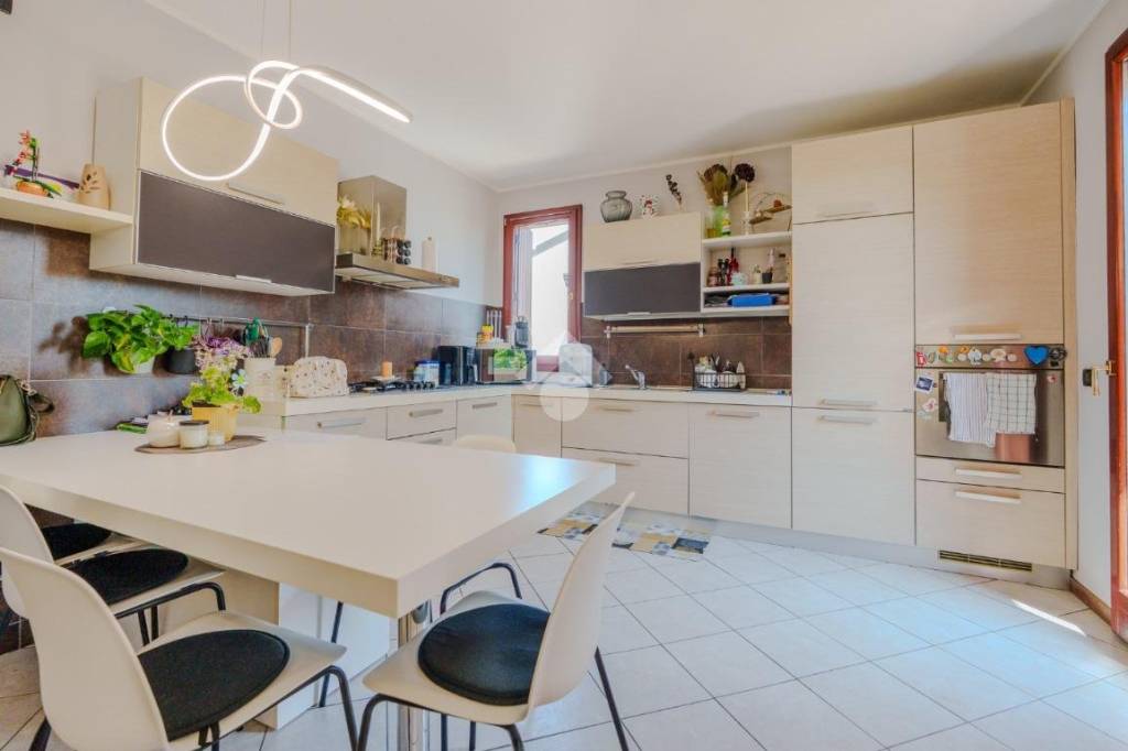 appartamento in vendita a Treviglio in zona Geromina