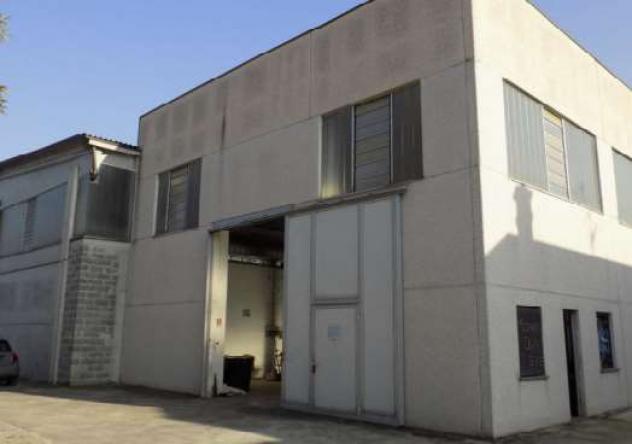 locale commerciale in vendita a Treviglio