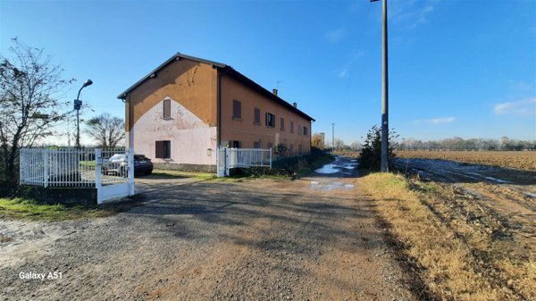 casale in vendita a Treviglio in zona Pezzoli