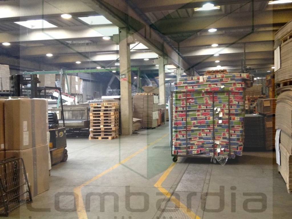locale commerciale in vendita a Treviolo