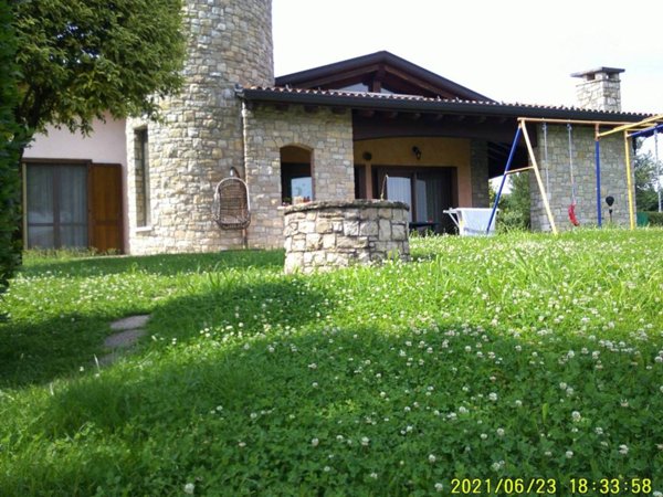 villa in vendita a Treviolo in zona Curnasco