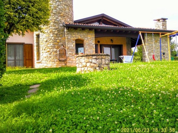 casa indipendente in vendita a Treviolo in zona Curnasco