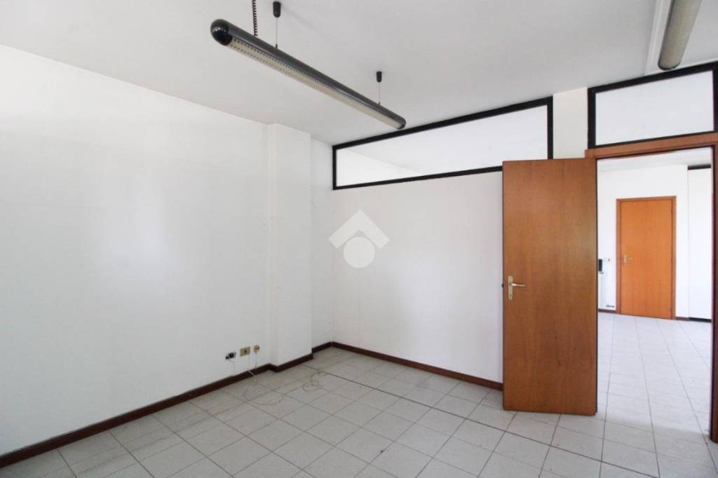 negozio in vendita a Treviolo