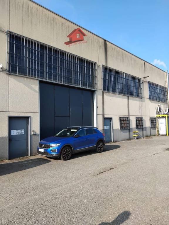 capannone in vendita a Treviolo