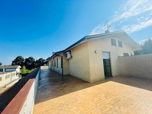 intera palazzina in vendita a Treviolo