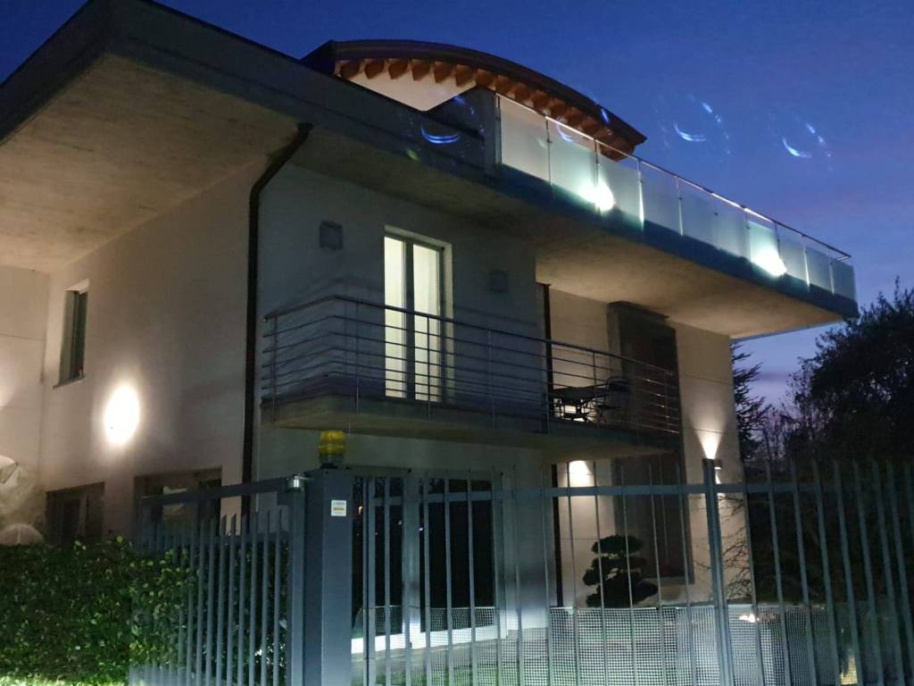 casa indipendente in vendita a Treviolo in zona Albegno