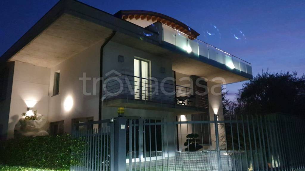 casa indipendente in vendita a Treviolo in zona Albegno