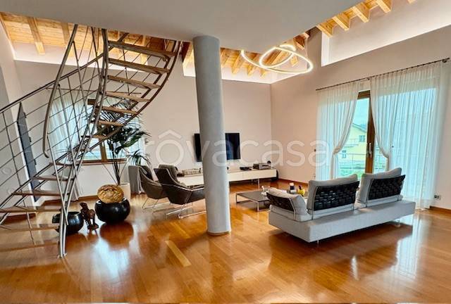 casa indipendente in vendita a Treviolo in zona Albegno