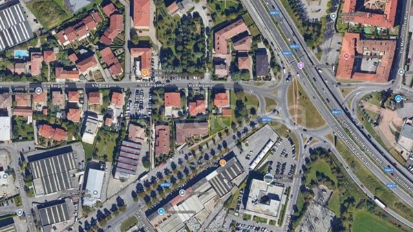 locale commerciale in vendita a Treviolo in zona Curnasco