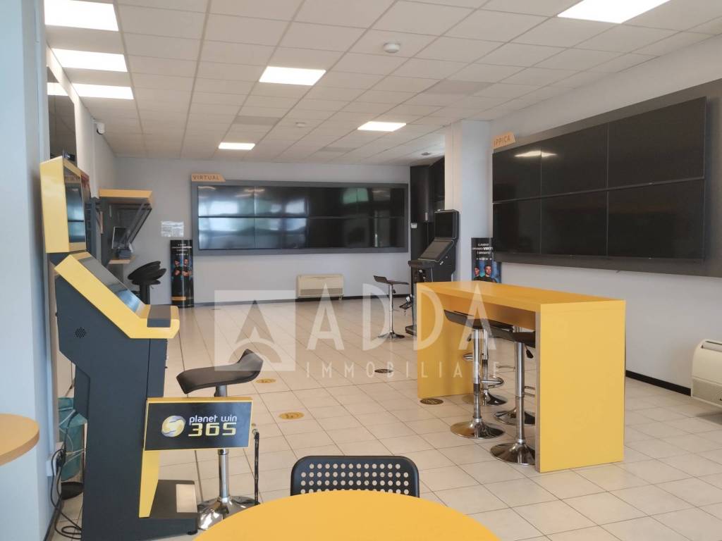 negozio in vendita a Treviolo