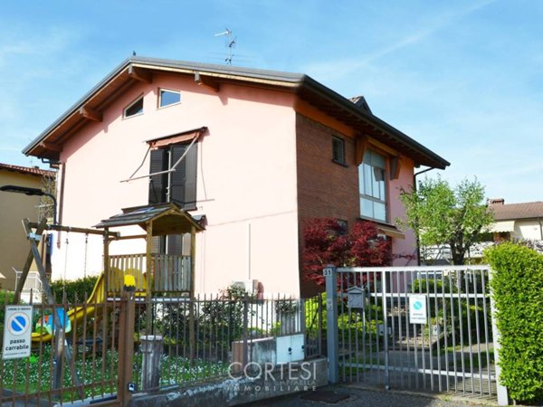 casa indipendente in vendita a Treviolo in zona Curnasco
