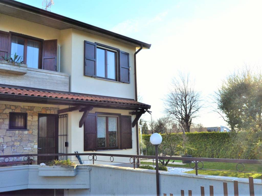 casa indipendente in vendita a Treviolo