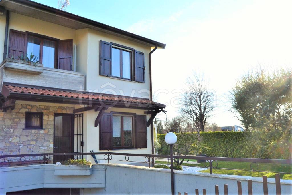 casa indipendente in vendita a Treviolo