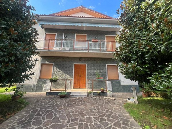 casa indipendente in vendita a Treviolo