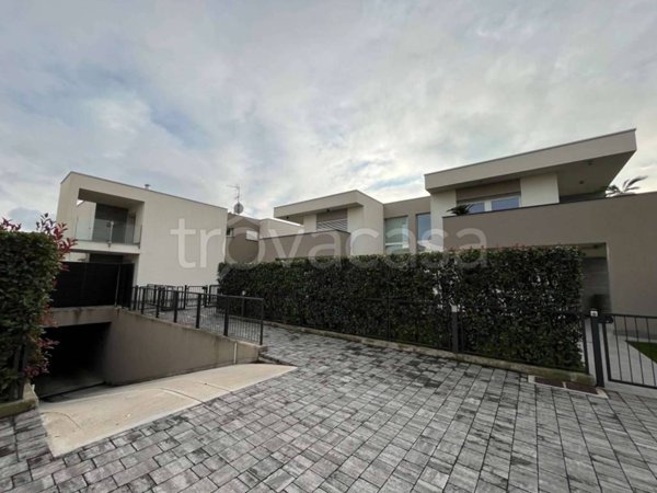 casa indipendente in vendita a Treviolo